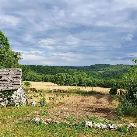 Sur Le Causse De St Chels, Charme Sport Et Detente Nyaraló *