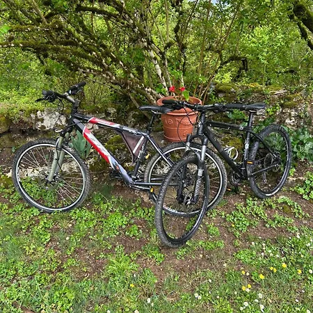 Sur Le Causse De St Chels, Charme Sport Et Detente Nyaraló *